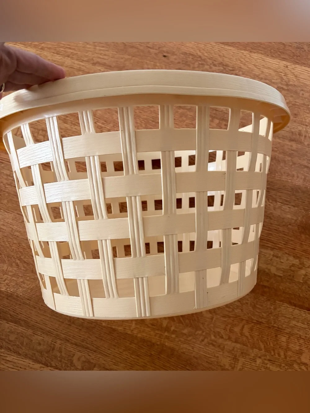 Vintage Rubbermaid Round Roughneck Basketweave Laundry Basket 2966 Almond Beige
